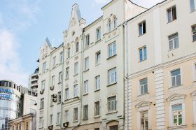 Дом-замок в районе приводят в порядок в рамках программы капремонта. Фото: Фонд капитального ремонта многоквартирных домов города Москвы