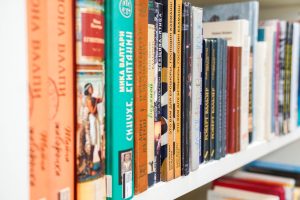 Творческую встречу с писателем Афанасием Мамедовым проведут в библиотеке №8. Фото: Ксения Догонашева, «Вечерняя Москва»