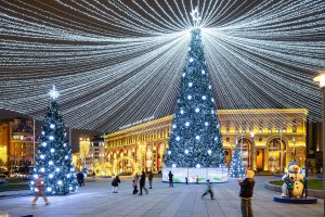 Праздничные ели появились в районе. Фото: пресс-служба Комплекса городского хозяйства Москвы