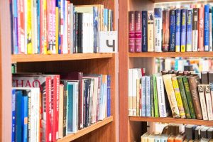 Фонды РГБИ пополнились коллекцией предметов Челябинского театра. Фото: Ксения Догонашева, «Вечерняя Москва»