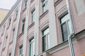 Дом с аттиками восстановили в районе. Фото: Фонд капитального ремонта многоквартирных домов города Москвы