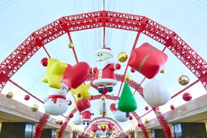 Несколько станций в районе украсили к Новому году. Фото: пресс-служба Московского метрополитена