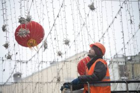 Фонарики, цзяньчжи и хунбао, или Ряд мастер-классов состоится на Манежной площади. Фото: Пелагия Замятина, «Вечерняя Москва»