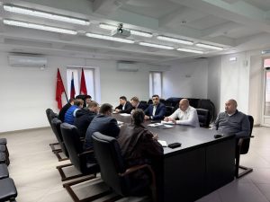 Итоги зимней уборки подвели на совещании в управе Тверского района. Фото: страница управы Тверского района в социальных сетях